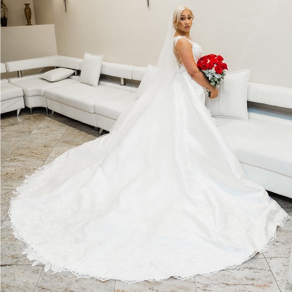 Pronovias Off White Wedding Gown